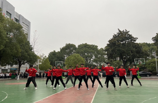 電氣工程學(xué)院:我舞蹈 我快樂(lè)
