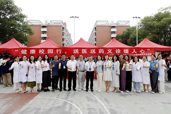 “健康校園行,送醫(yī)送藥義診暖人心”活動(dòng)在我院開展